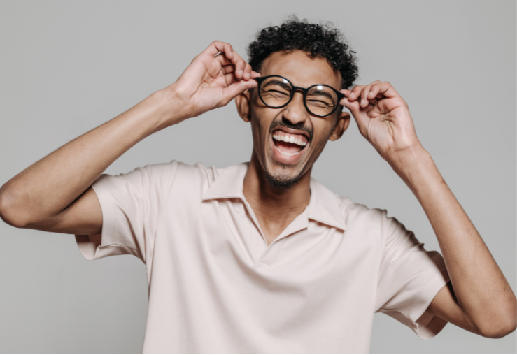 Ce qui blanchit les dents naturellement et rapidement à travers les bandes de blanchiment des dents